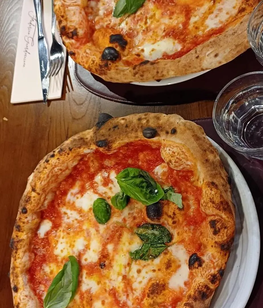 Partenope 10 Napels Italië